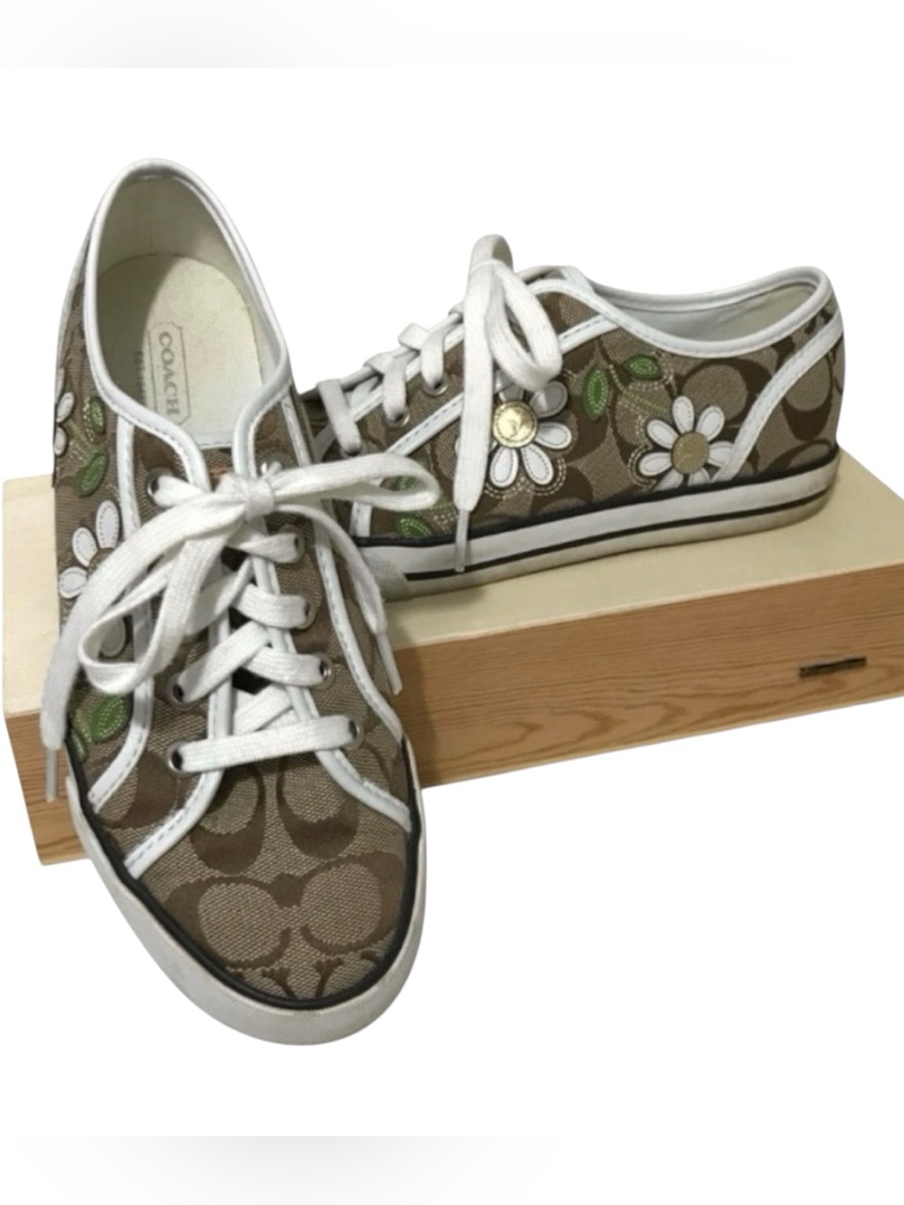 Coach Signature Daisy Sneakers | Women’s 6.5B